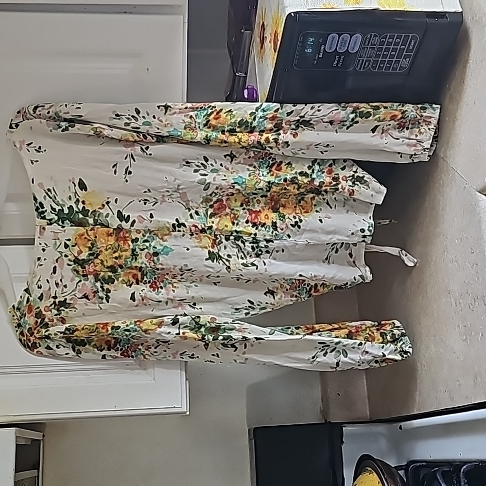 🍀A used long sleeve floral blouse include necklace - Picture 5 of 5